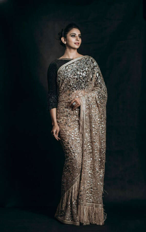 Rakul Preet Singh sexy images in a stunning sari for the Chay-Sam wedding reception