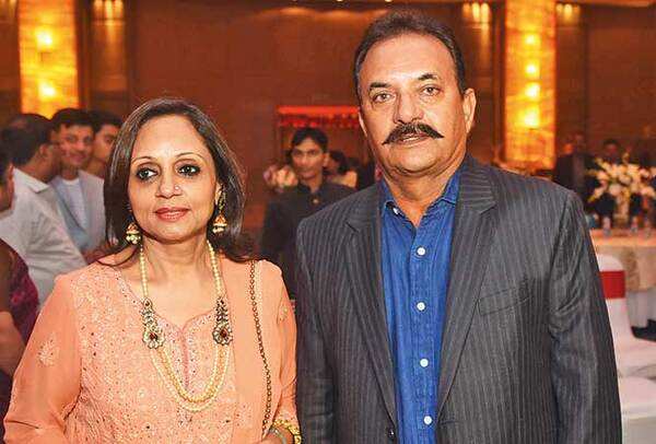 SAM_4072---Copy-Madan-Lal-with-wife