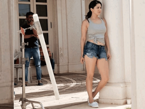 Sunny Leone Pics in casual look xxx