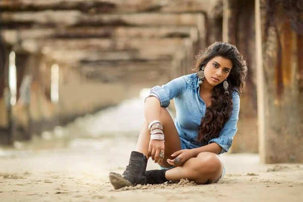 Tamil actress hot pics, Aishwarya Rajesh HD HQ Images xxx