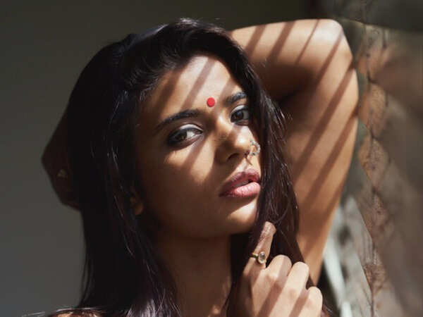 Tamil actress Sexy Photos: Aishwarya Rajesh Looking sexy xxx