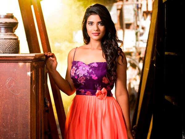 Tamil actress HD HQ Wallpapers: Aishwarya Rajesh Sexy Images xxx