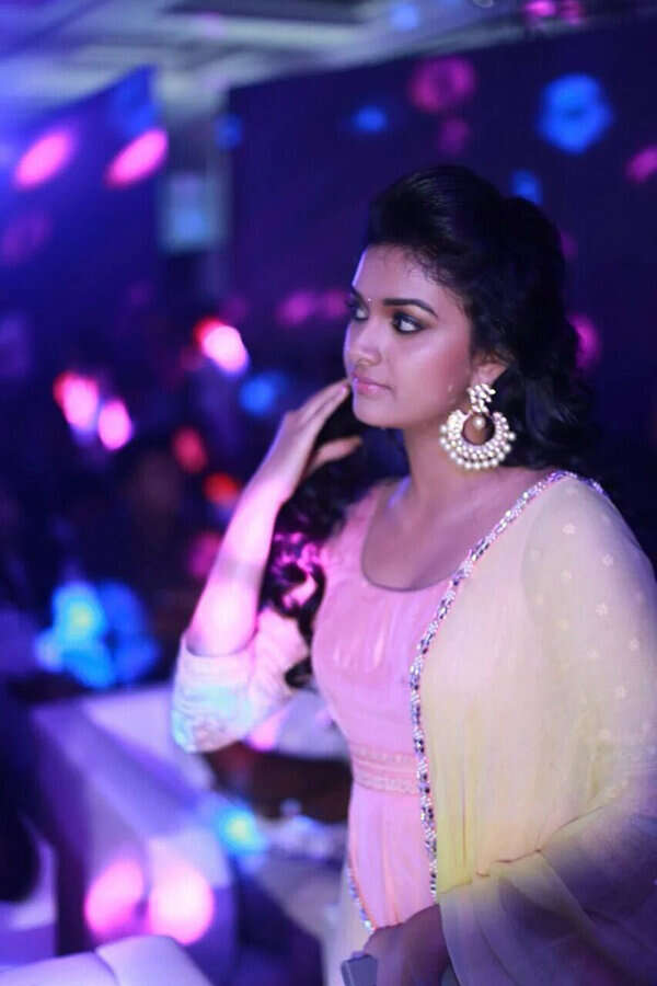 Telugu Actress Keerthi Suresh Hot Photos xxx