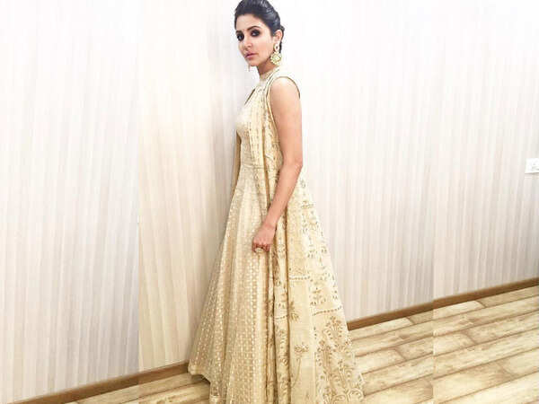 Anushka Sharma hot images in Indian wear