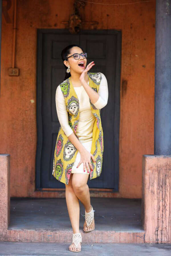 telugu tv anchor anasuya hot images