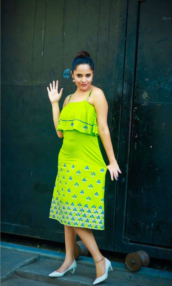 telugu tv anchor anasuya bharadwaj hot photos