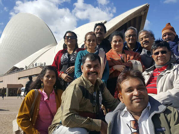 YGeeM & Team in front of SYDNEY OPERA HOUSE - UAA in AUSTRALIA 2015