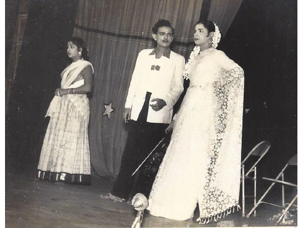 Oh WHAT A GIRL (1954) - Pattu & Ragini
