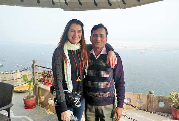 Brooke Shields with Prakash Dwivedi, her guide in Varanasi