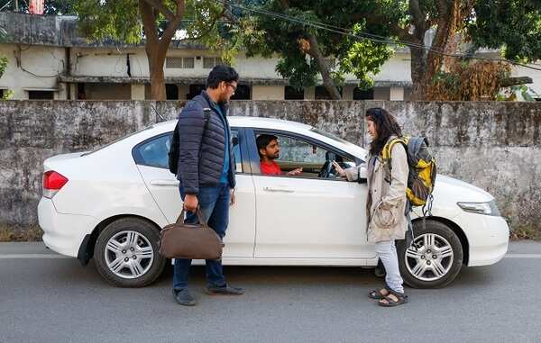 Travellers negotiating with a cab driver (5)