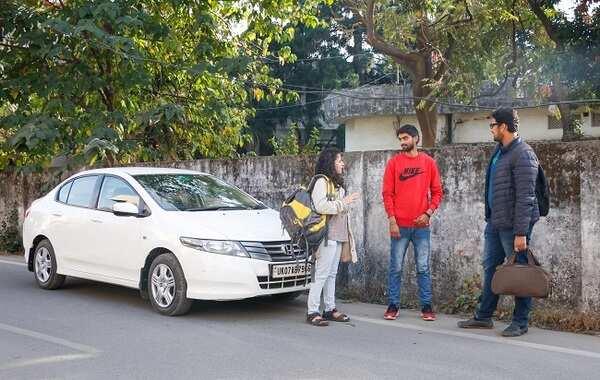 Travellers negotiating with a cab driver (2)