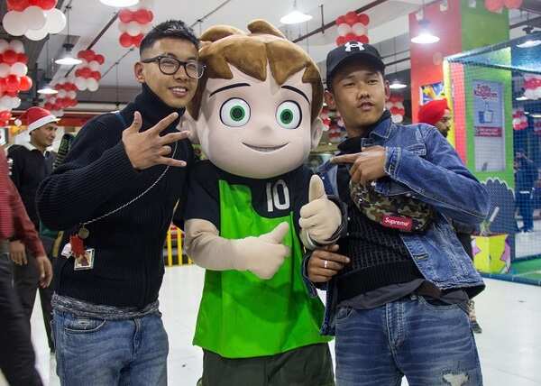 FINAL Youngsters with Ben 10