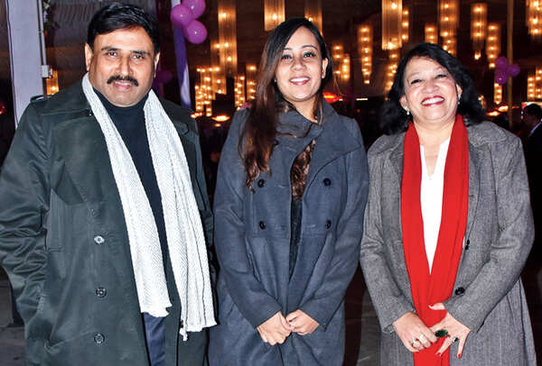 (L-R) Lt Gen JK Sharma, Kanika and Anita Sharma (BCCL/ Vishnu Jaiswal)