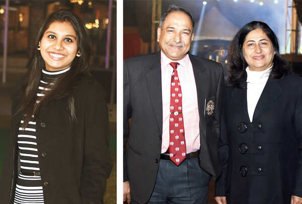 (L-R) Palak Bansal and Sanjay and Poonam Sethi  (BCCL/ Farhan Ahmed Siddiqui)