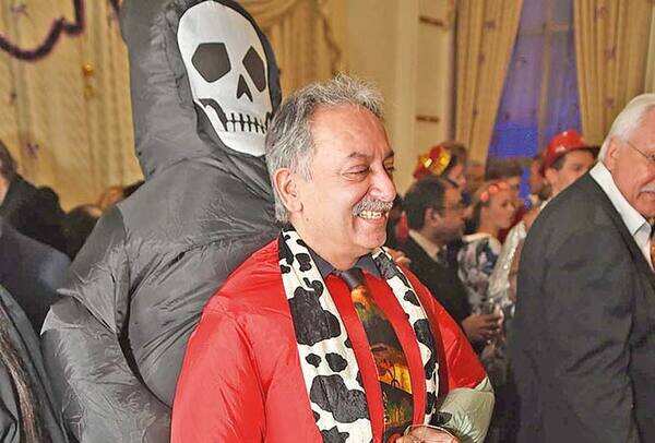 RAN_6593-Rajesh-Kapoor-(was-dressed-as-a-witch)