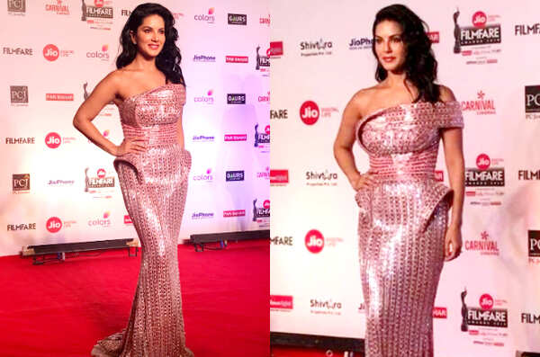 Sunny Leone looks on Red carpet