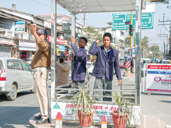 School kids controlling traffic along with Doon traffic policemen copy