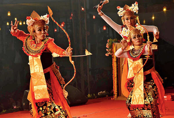 Several Indonesian artists performed Ramleela and enthralled Lucknowites at the recently concluded UP Diwas celebrations held at Awadh Shilp Gram on Shaheed Path in Gomti Nagar (BCCL/ Vishnu Jaiswal)