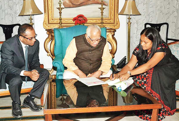 (L-R) Vivek Rangachari and Ram Naik look on as Arunima signs the agreement for her biopic (BCCL)