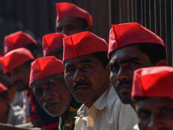 Maharashtra farmers protest: Under-pressure Maharashtra govt accepts ...