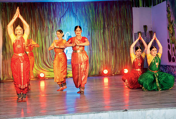 Bharatnatyam by Gita Chandran and group (BCCL/ Arvind Kumar)