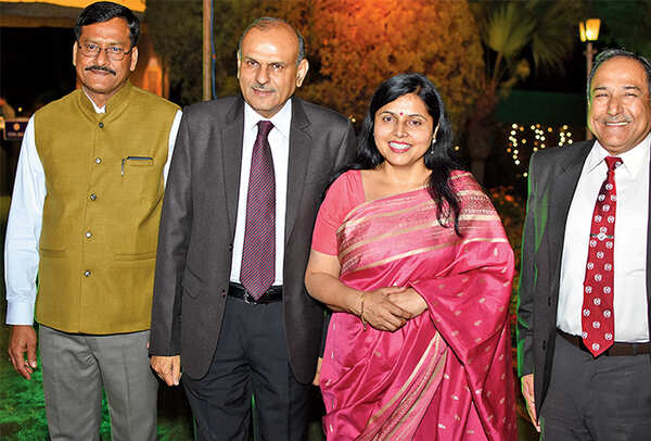 (L-R) Lt Col Shyam, Rajive & Preeti Kumar and Sanjay Sethi (BCCL/ Farhan Ahmad Siddiqui)