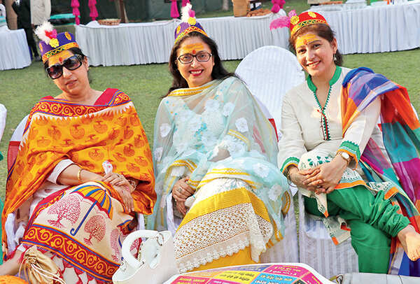 (L-R) Anita Kapoor, Ankita Kapoor and Komal Kapoor  (BCCL/ Unmesh Pandey)
