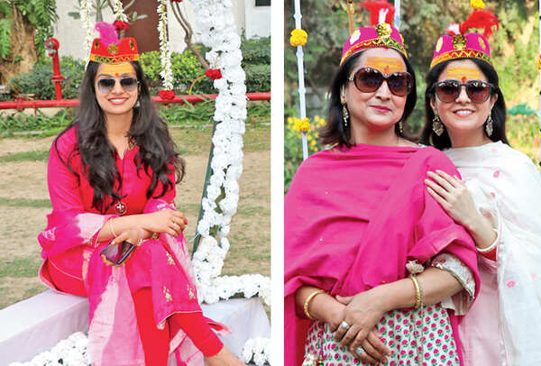 Mansi Marolia (R) Neeru Vashishtha and Chandani Vashishtha   (BCCL/ Unmesh Pandey)
