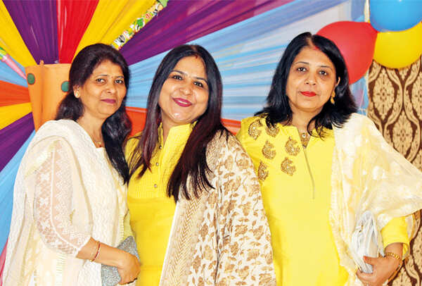 (L-R) Neelam, Reetu and Neelam Murarka  (BCCL/ Arvind Kumar)
