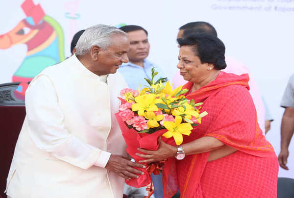 Krishnendra Kaur Deepa, minister of state for Tourism welcoming Kalyan Singh, Governor of Rajasthan