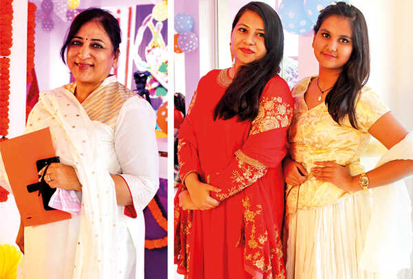 Usha (R) Anannya and Anushka BCCL/ Arvind Kumar)