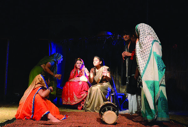 (L-R) Pragati Tiwari, Dr Manju Srivastava, Richa Srivastava, Isha Misra, Shiv Sharan Mishra, Isha Srivastava and Diksha Mathur (BCCL)