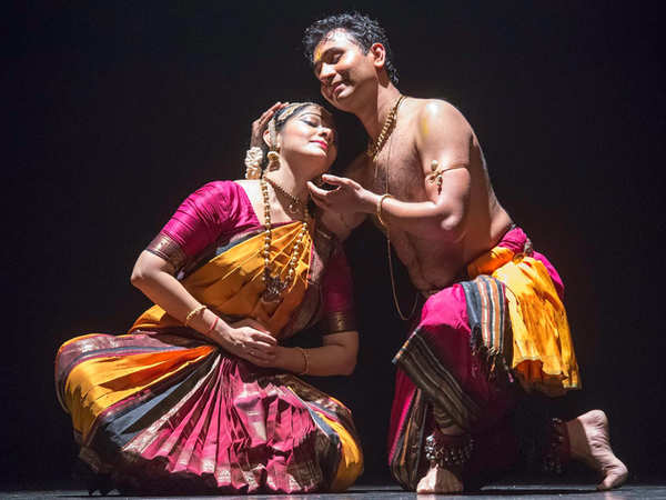 Dancing To The Mother-Daughter Odissi Duet | Mycitylinks
