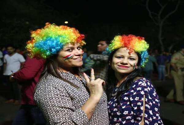 Ruchi and Divya donned colourful wigs as they cheered for their favourite team