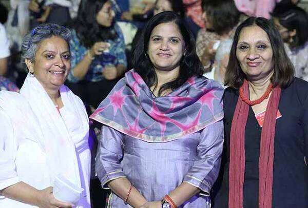 Anjali-singh-,Sunita-yadav---deputy-mayor-and-Uma-Prakash-(L-R)