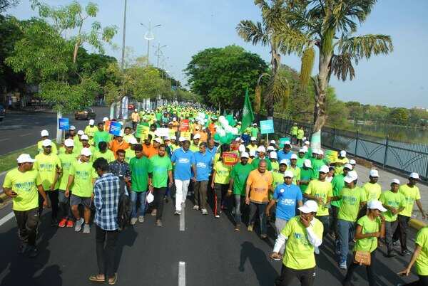 Ghanta Chakrapani and Dr. Jayaprakash Narayan seen participating inthe 7th Run for Caste Free India immediately after they flagged off it--c2