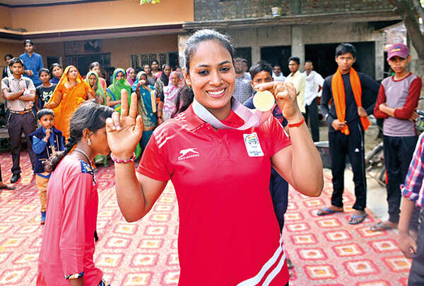 Punam shows off her gold medal (BCCL/ Arvind Kumar)