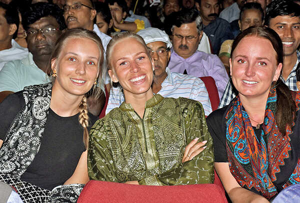 (L-R) Kamilla Olsen, Lna Bustavsen & Silue Edvardsen (BCCL/ Vishnu Jaiswal)