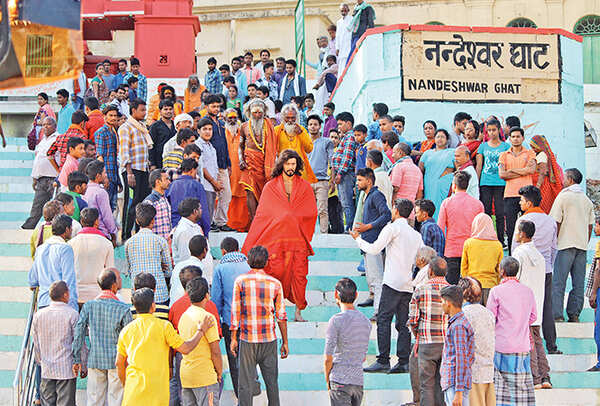 Rajniesh giving a shot at Nandeshwar Ghat in Varanasi (BCCL/ Arvind Kumar)