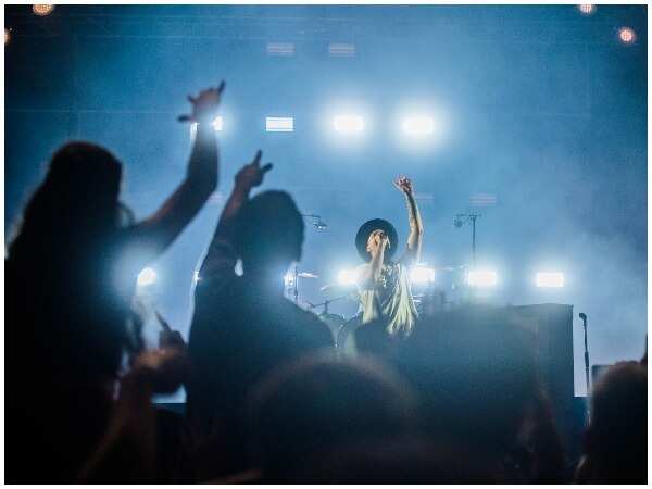 Fans go crazy as Ryan Tedder interacts with them