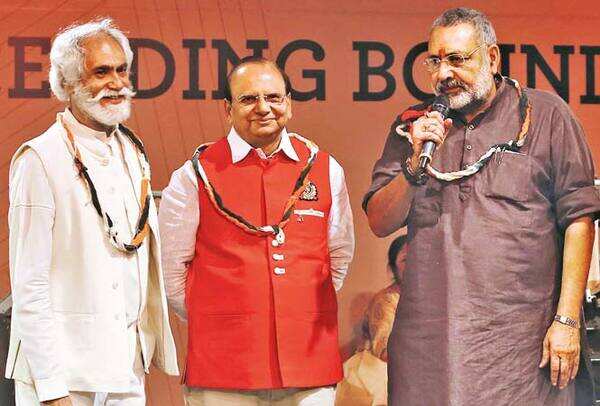 FDCI-PRESIDENT-SUNIL-SETHI,MR-VINAY-KUMAR-SAXENA,-CHAIRMAN-KVIC,H