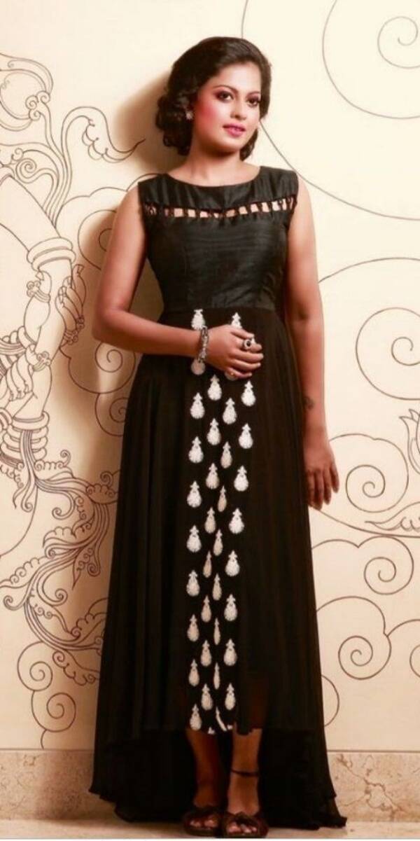 Anusree paints a pretty picture in black