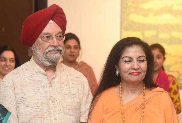Hardeep-Singh-Puri,-Union-Minister-of-State-with-wife-Lakshmi-Puri