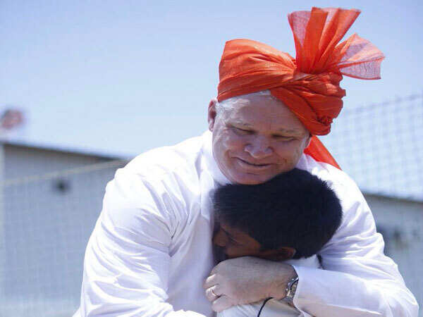 Dean-Jones-with-a-young-fan