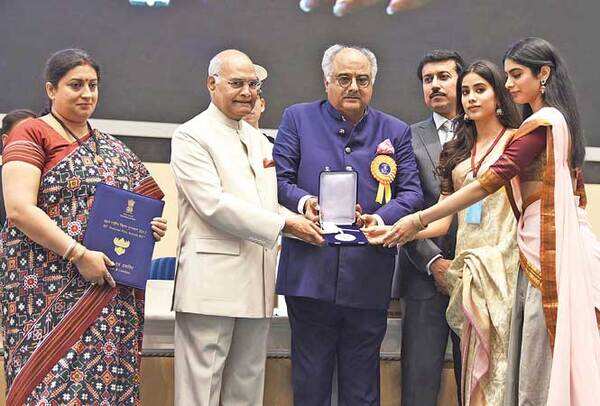President-Ram-Nath-Kovind-confers-Best-Actress-Award