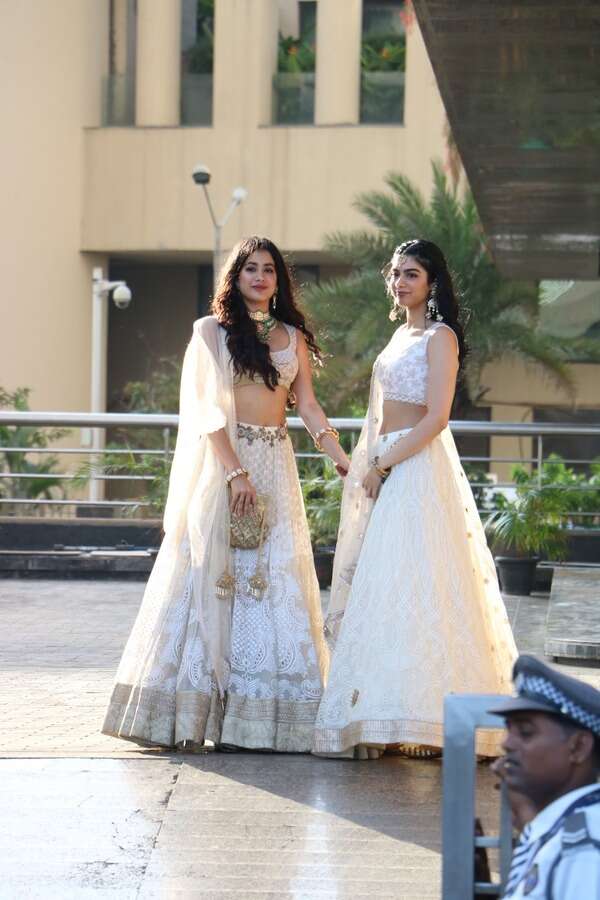 Janhvi Kapoor and Khushi Kapoor