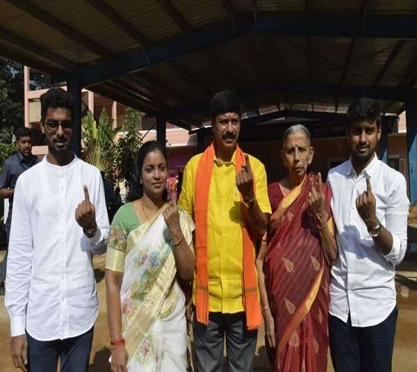 Hebbala BJp candidate Y.A.Narayanaswamy and family