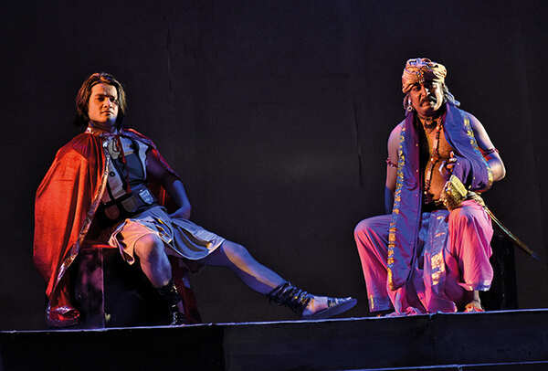 Ali Khan (L) and Arpit Mishra in a scene from the play 'Porus' (BCCL/ Vishnu Jaiswal)
