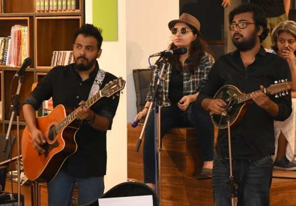 Adil Rashid,Meghatithi Banerjee,Dibyokamal Mitra