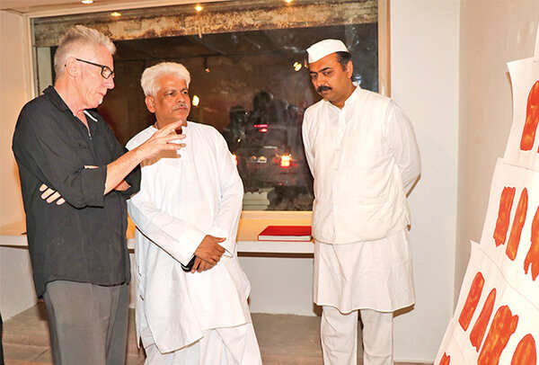 (L-R) Terry Burrows, Mahanth Prof Vishwambhar Nath Mishra and Navneet Raman (BCCL/ Unmesh Pandey)